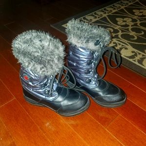 Black and silver-lilac Cougar winter boots size 8.  Worn twice. Great condition